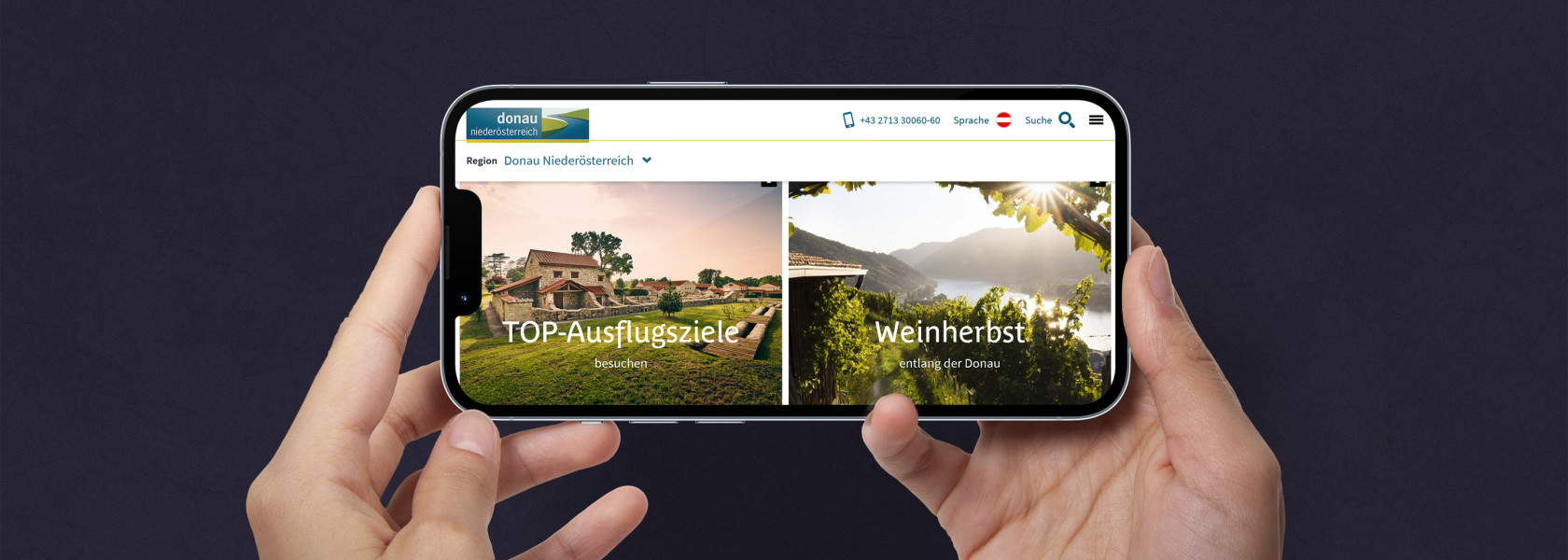 Ein horizontal gehaltenes Smartphone das einen Ausschnitt der Donau Tourismus Website zeigt.