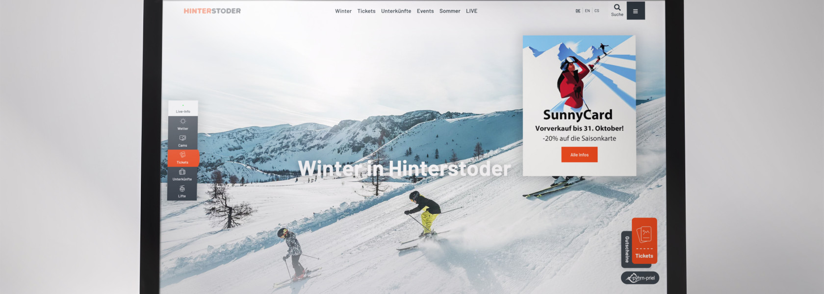 Großer Monitor, auf dem ein Ausschnitt des Hinterstoder Website zu sehen ist