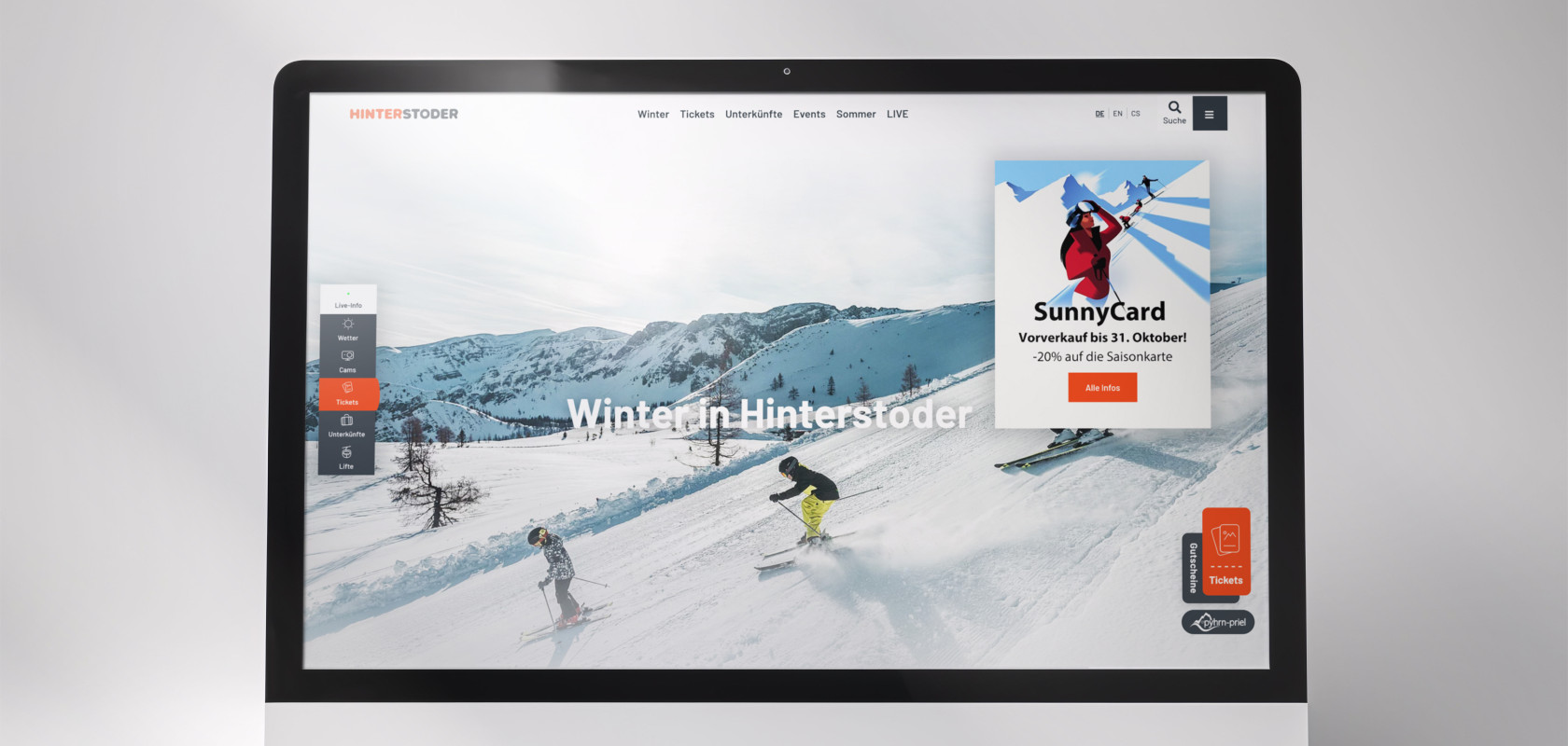 Großer Monitor, auf dem ein Ausschnitt des Hinterstoder Website zu sehen ist