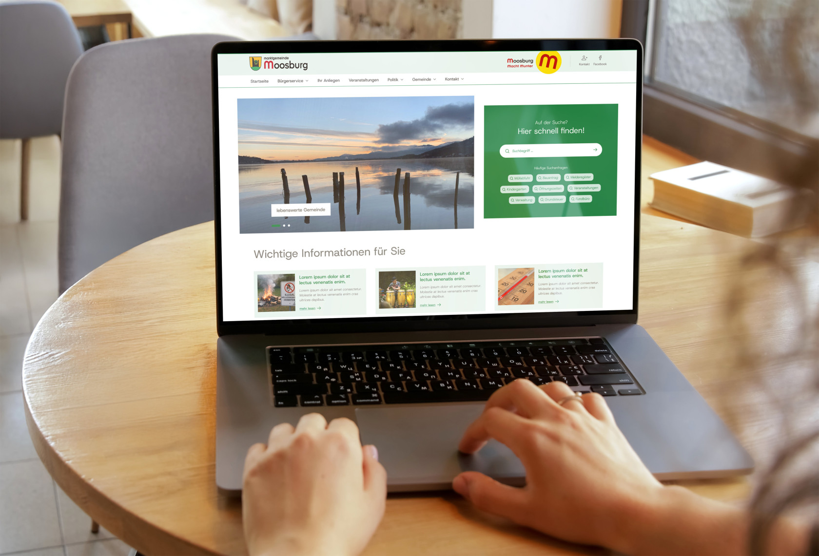 Laptop der einen Ausschnitt des neuen Gemeindeportal Designs zeigt