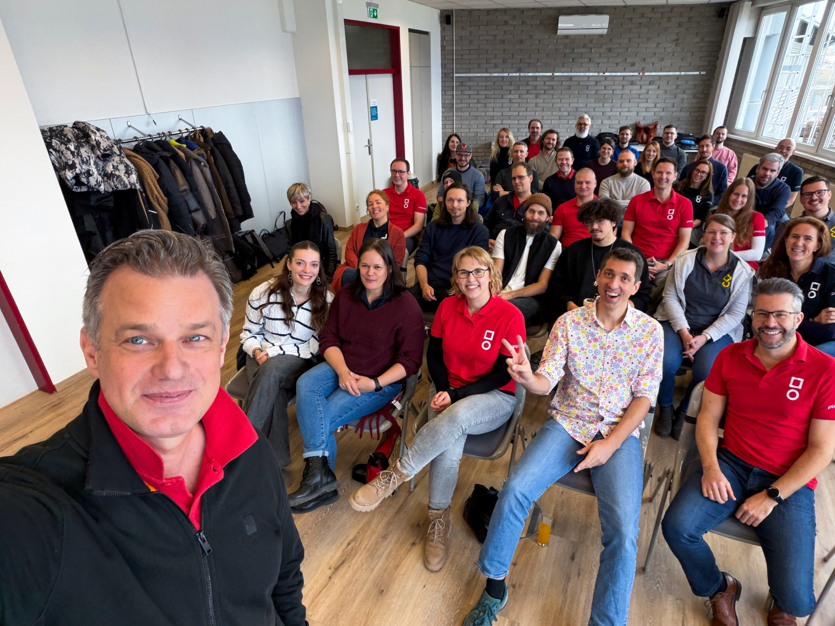 Selfie vom CEO Bernhard Winkler und dem pixelpoint/dataCycle-Team